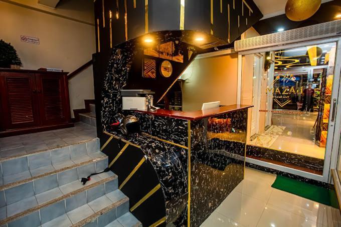 Break Point Hotel Patong Exterior photo