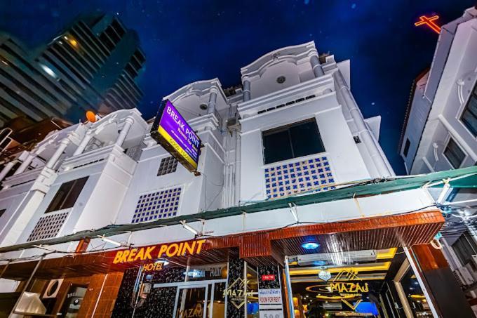 Break Point Hotel Patong Exterior photo